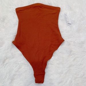 🪴 UO Tube Top Bodysuit Orange Sz M Ribbed